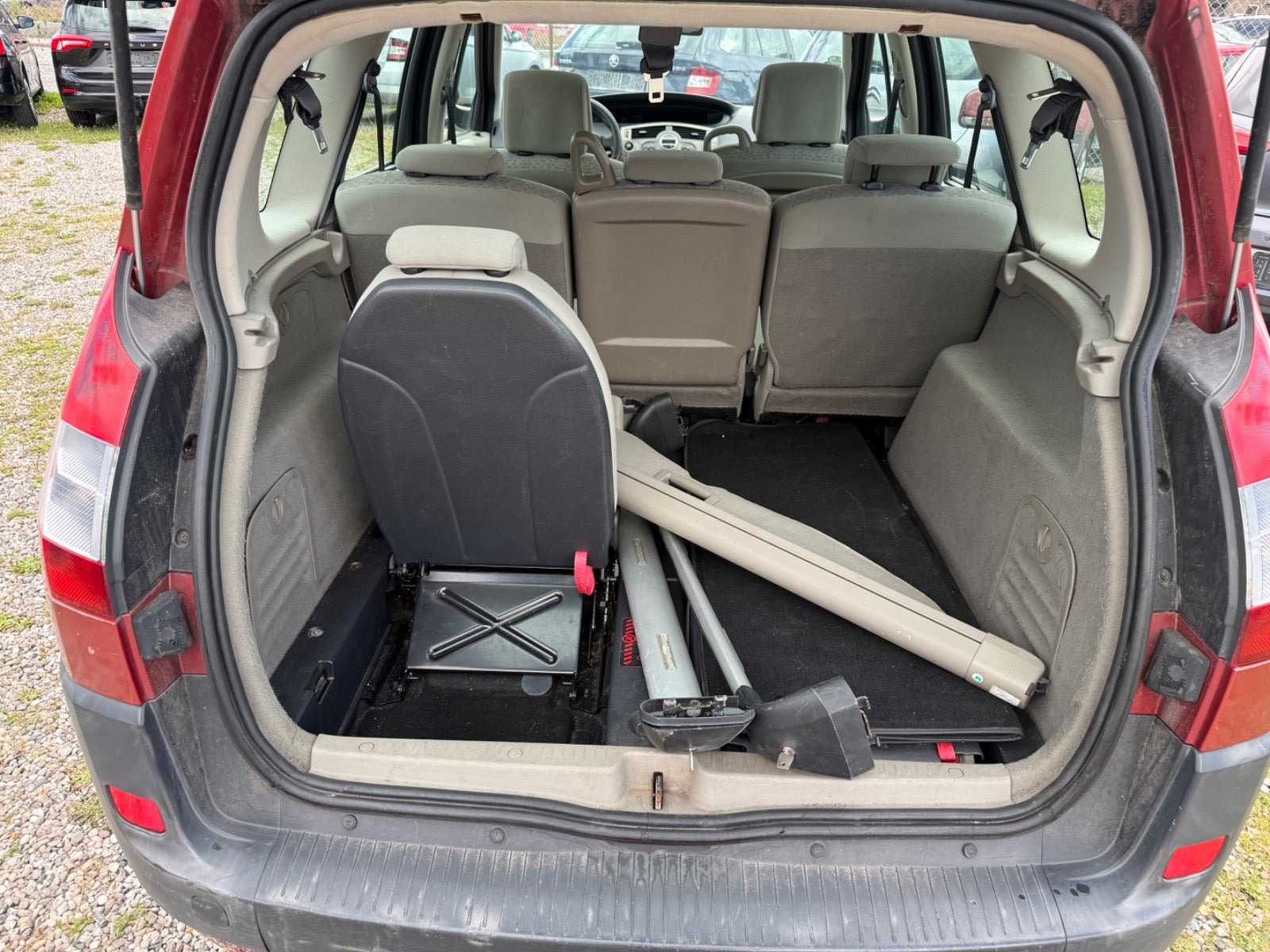 Rød Renault Grand Scenic I fra 2006