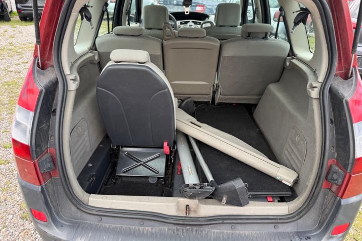 Rød Renault Grand Scenic I fra 2006
