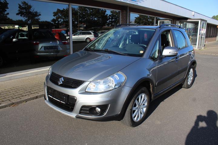 Grå Suzuki SX4 fra 2012