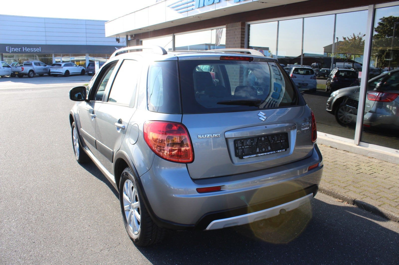 Grå Suzuki SX4 fra 2012