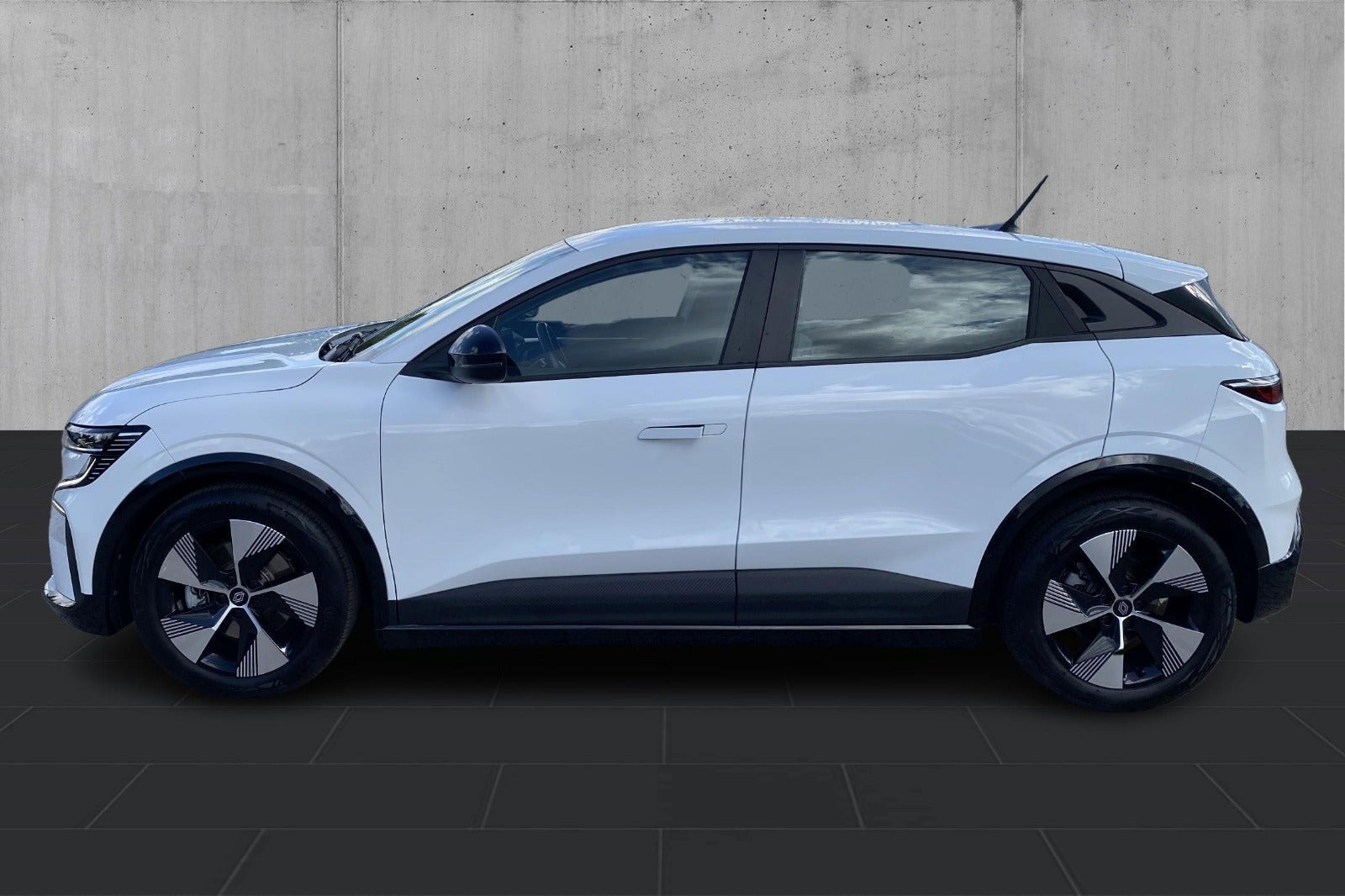 Hvid Renault Megane E-Tech fra 2023