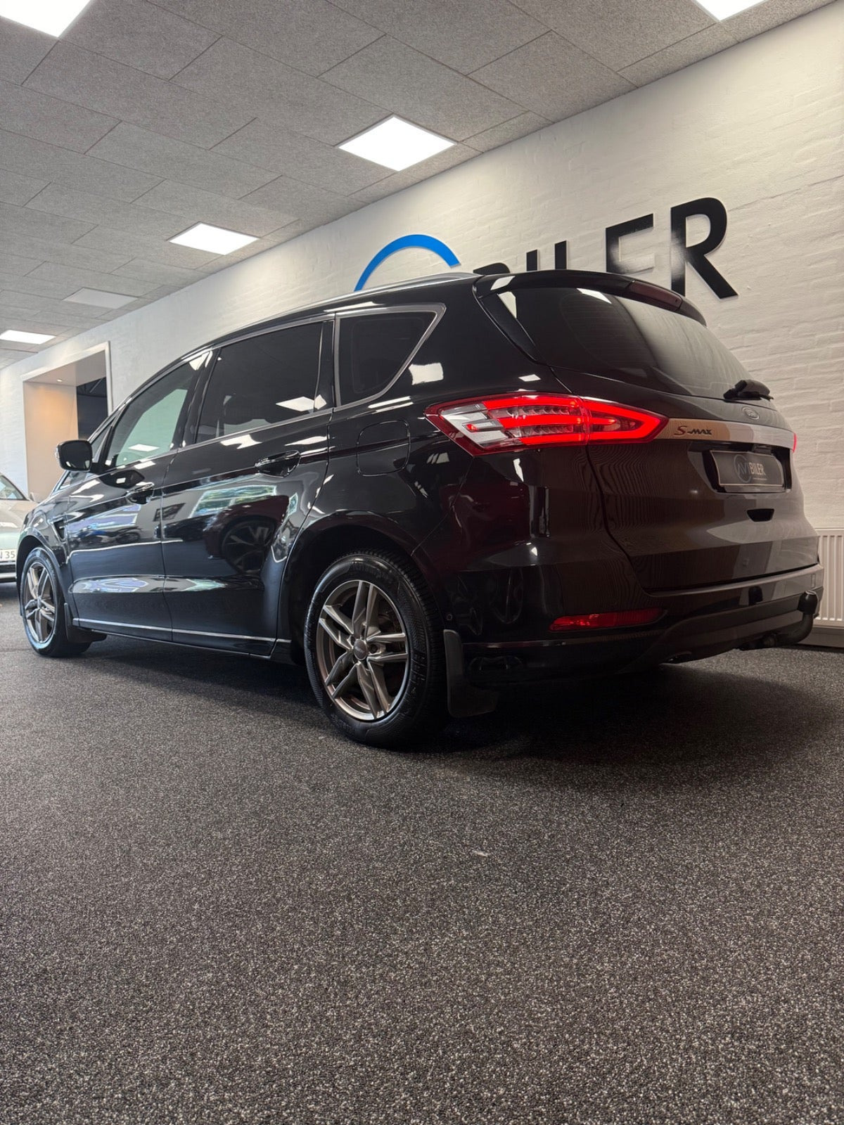 Sort Ford S-MAX fra 2020