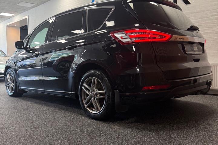 Sort Ford S-MAX fra 2020