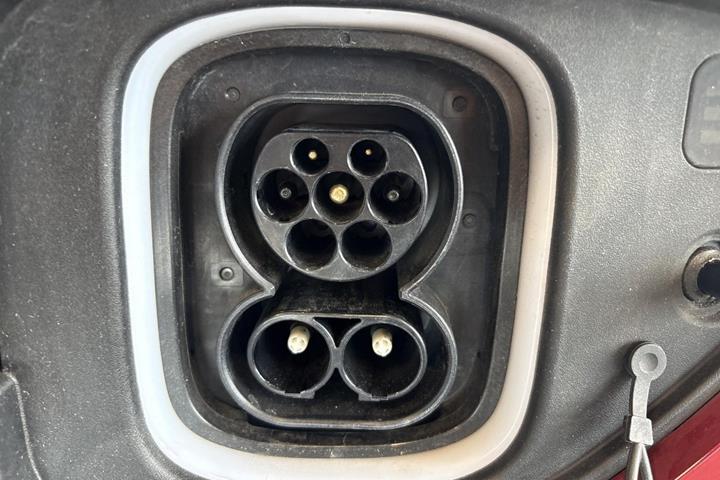 Rød Hyundai Kona fra 2022