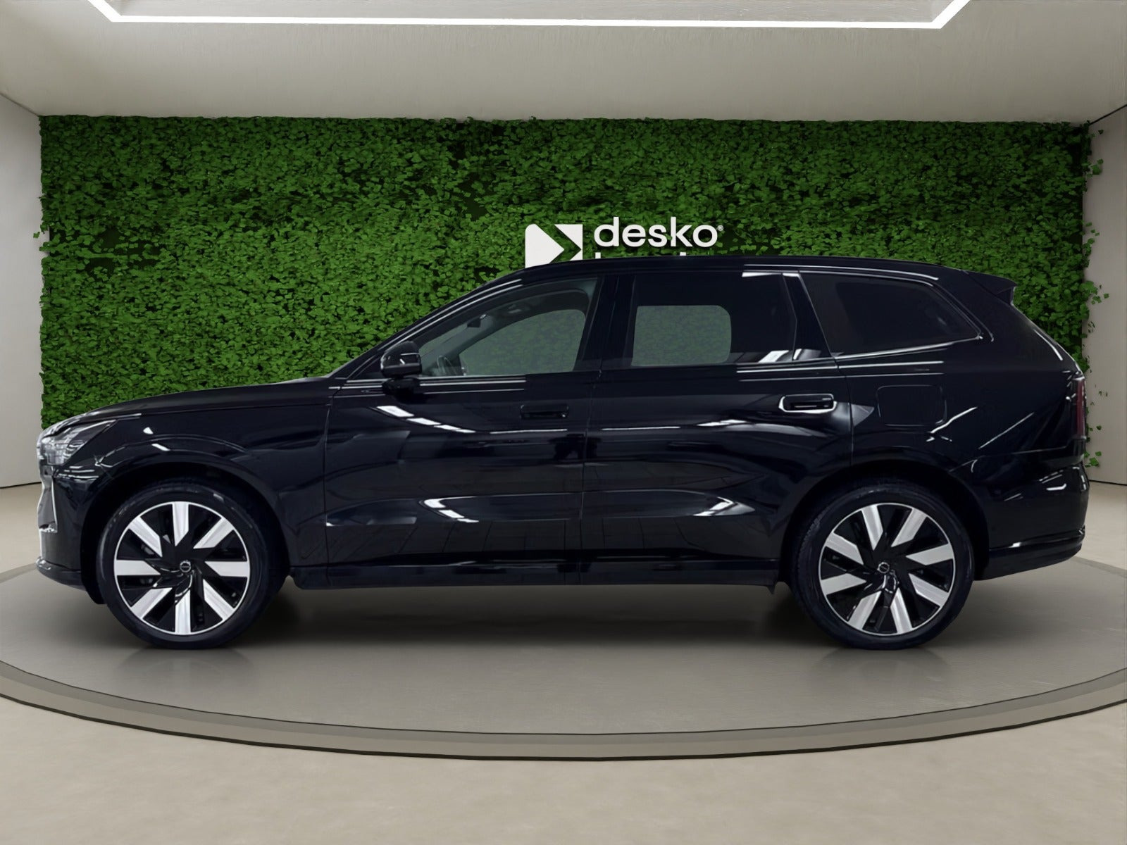 Sort Volvo EX90 fra 2025