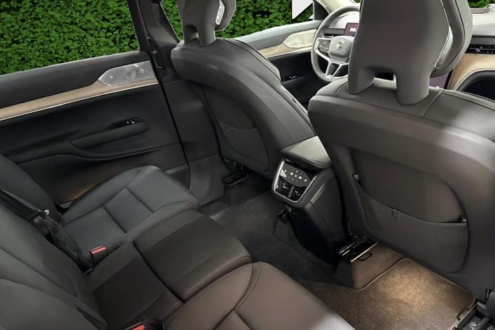 Sort Volvo EX90 fra 2025