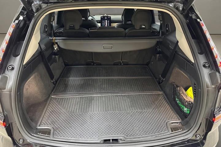 Sort Volvo EX90 fra 2025