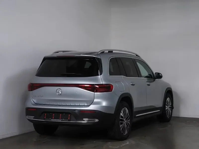 Grå Mercedes EQB250+ fra 2025