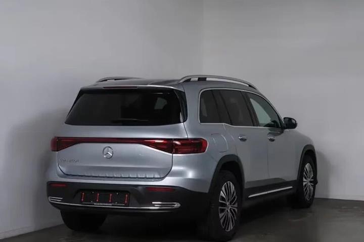 Grå Mercedes EQB250+ fra 2025