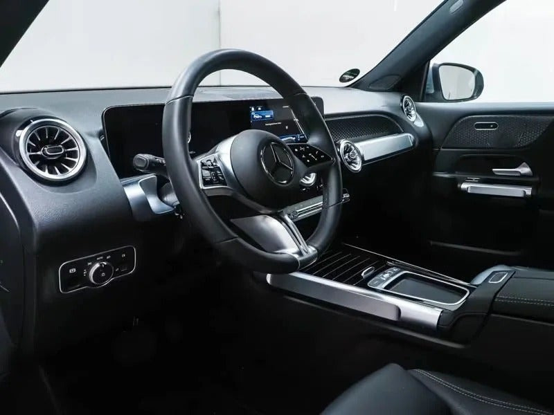 Grå Mercedes EQB250+ fra 2025