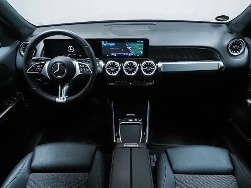 Grå Mercedes EQB250+ fra 2025