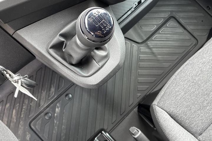 Hvid Renault Master V T33 fra 2025