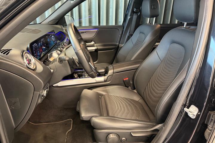 Sort Mercedes EQB250 fra 2023