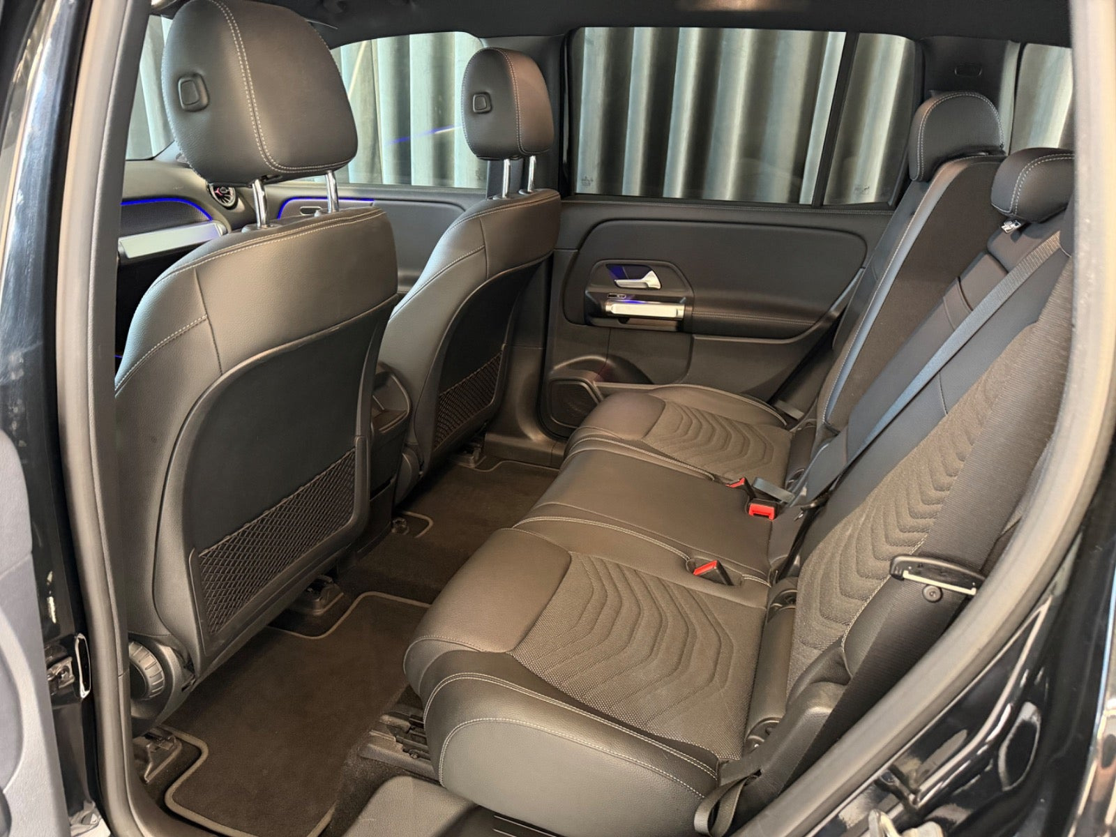 Sort Mercedes EQB250 fra 2023