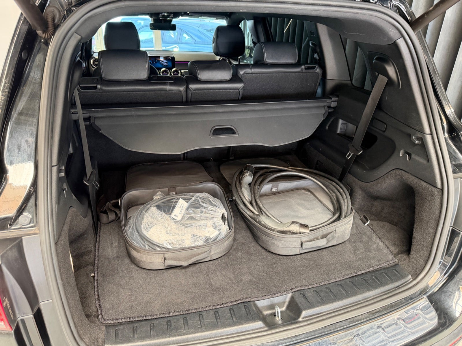 Sort Mercedes EQB250 fra 2023
