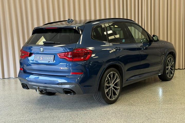 Blå BMW X3 fra 2018