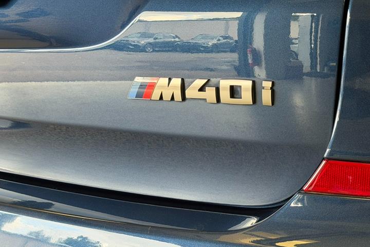 Blå BMW X3 fra 2018