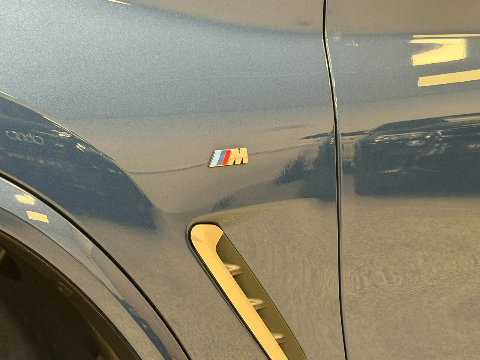 Blå BMW X3 fra 2018