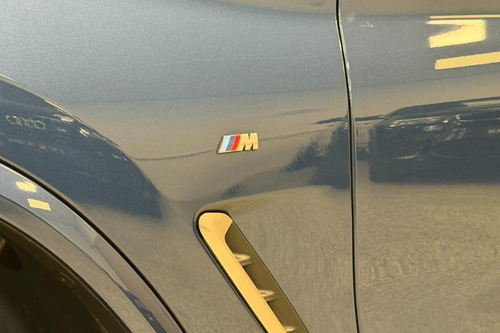 Blå BMW X3 fra 2018