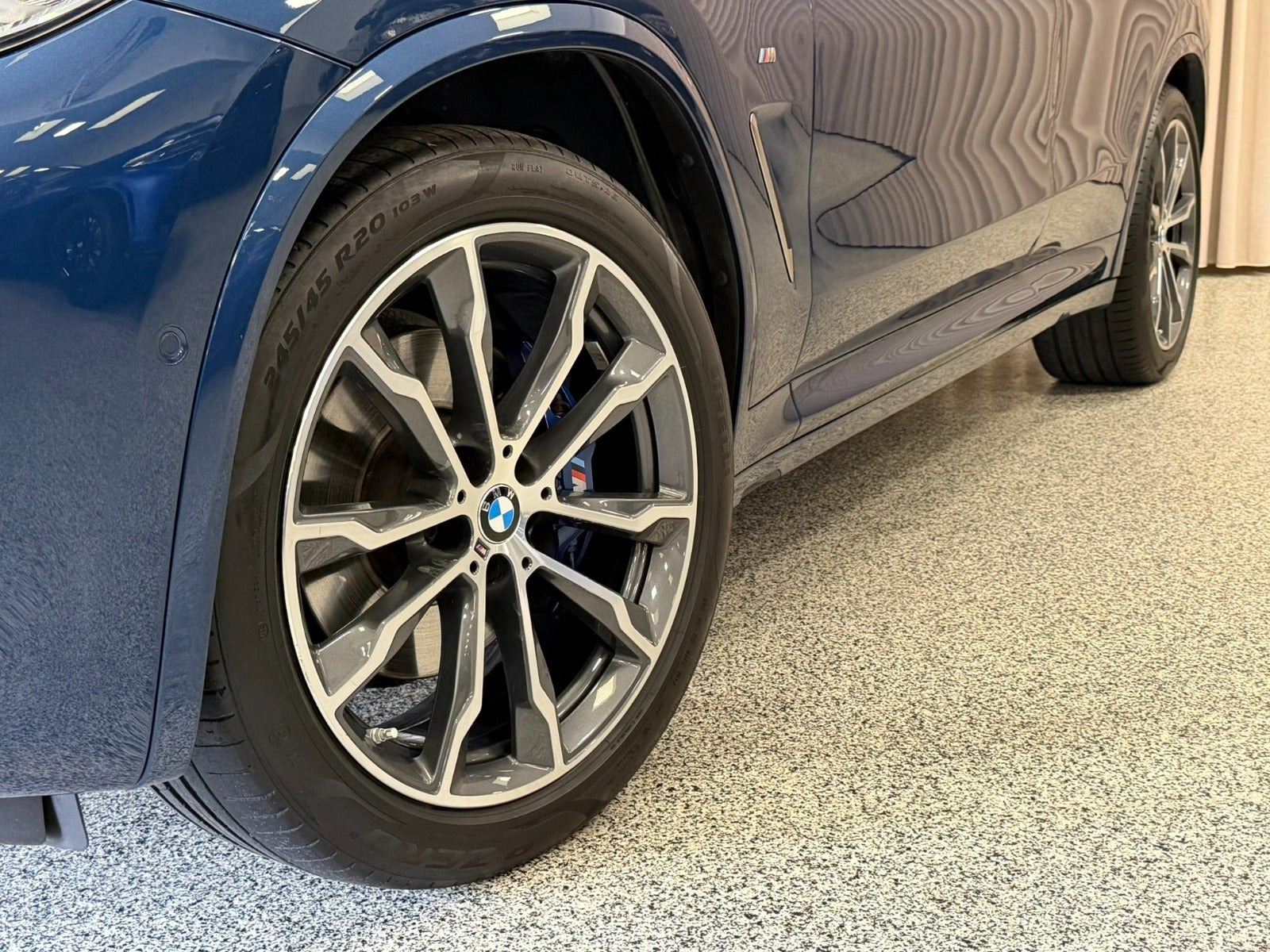 Blå BMW X3 fra 2018