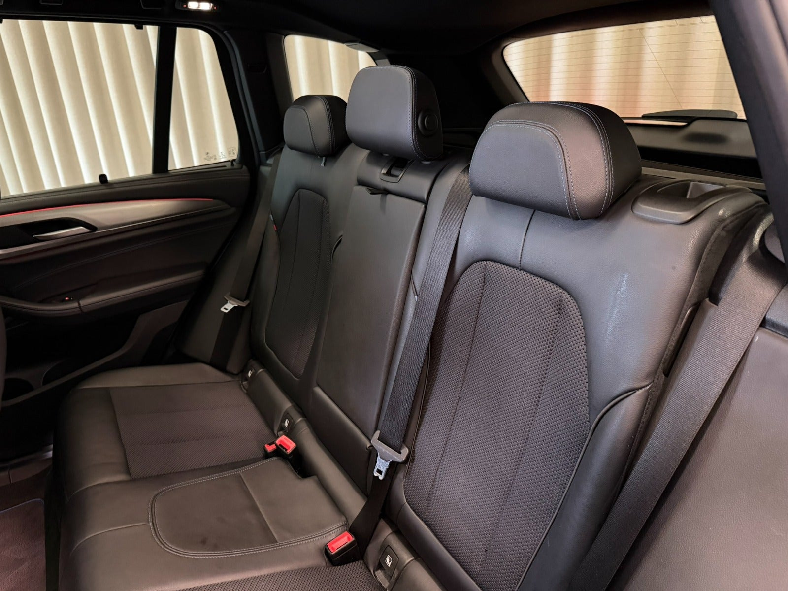 Blå BMW X3 fra 2018