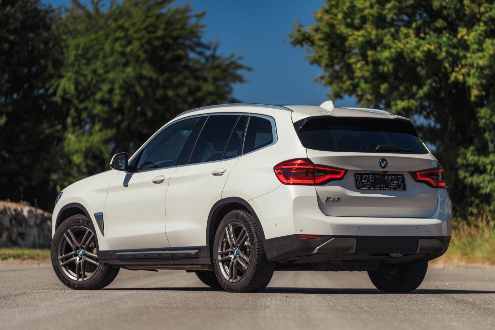 Hvid BMW iX3 fra 2021