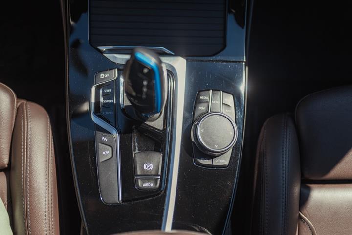Hvid BMW iX3 fra 2021