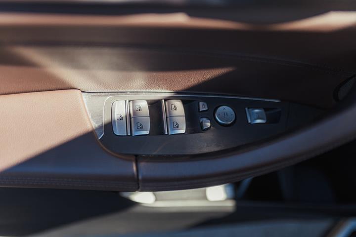 Hvid BMW iX3 fra 2021