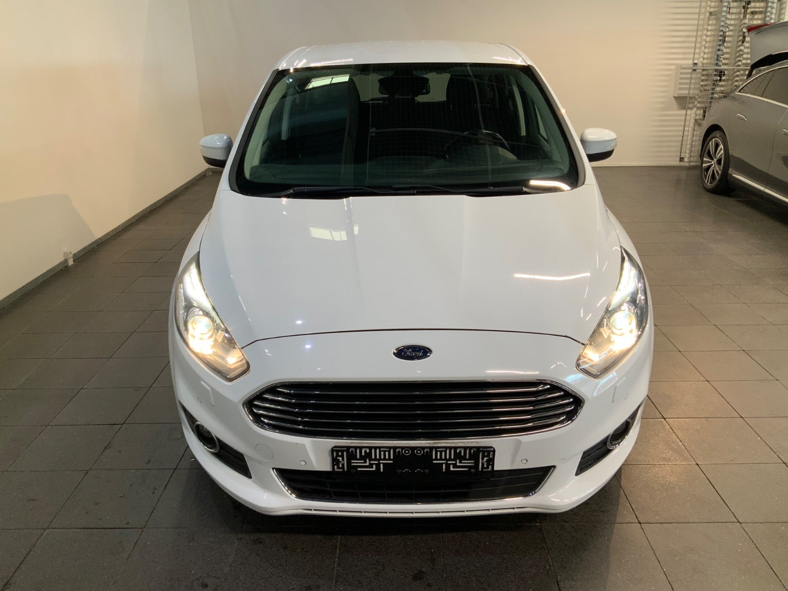 Hvid Ford S-MAX fra 2018