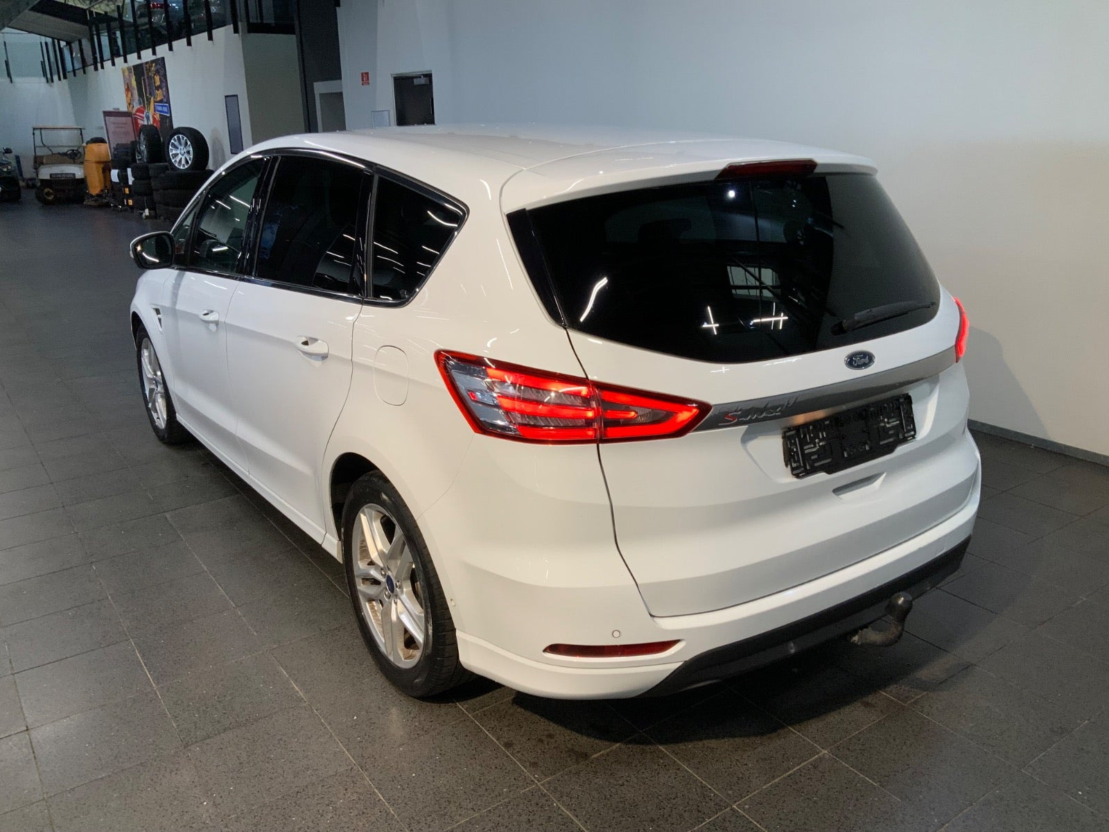 Hvid Ford S-MAX fra 2018