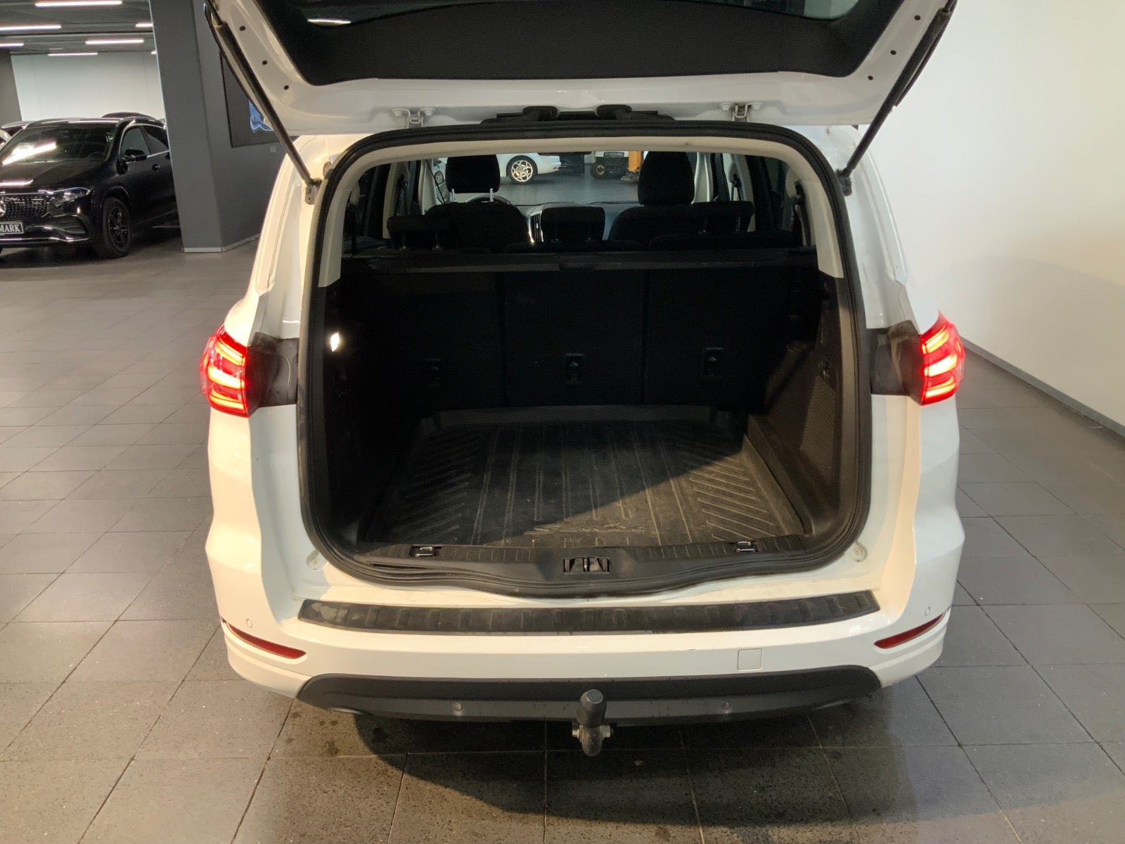 Hvid Ford S-MAX fra 2018