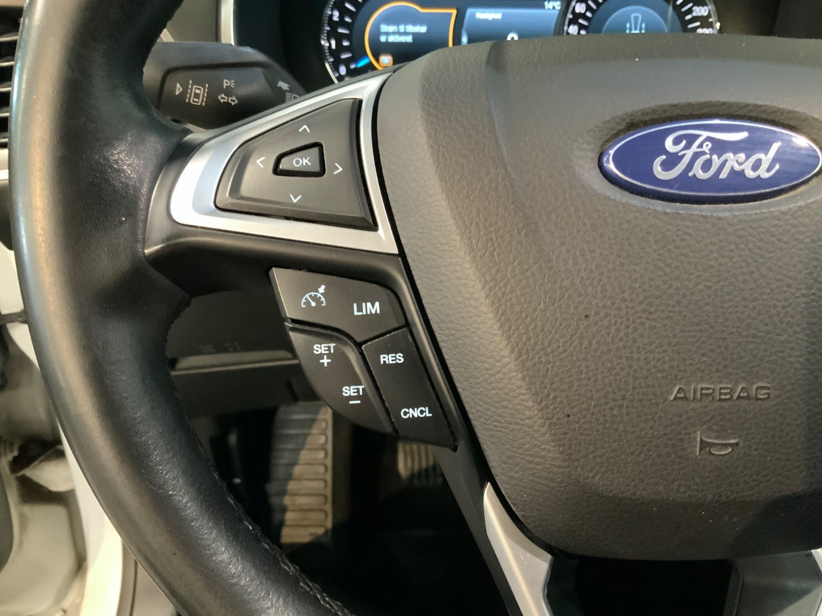 Hvid Ford S-MAX fra 2018