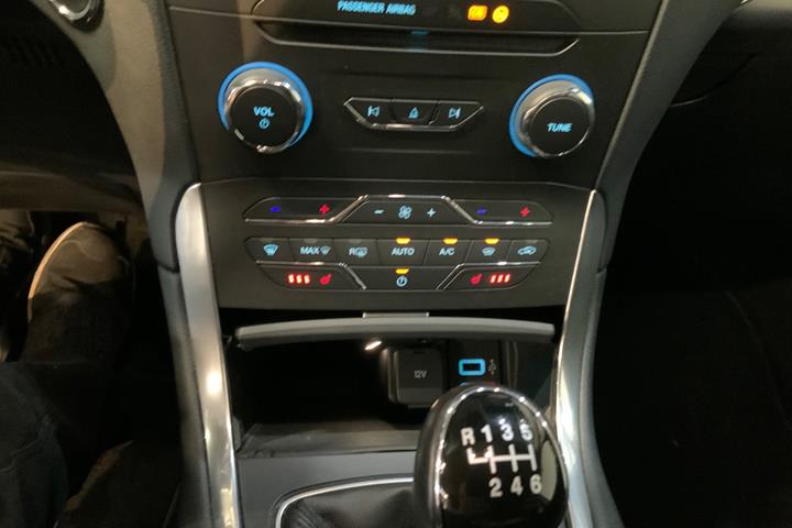 Hvid Ford S-MAX fra 2018