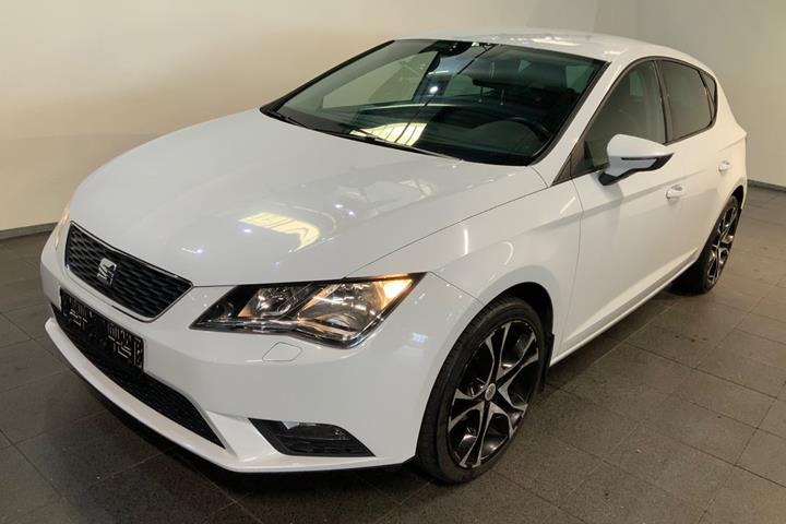 Hvid Seat Leon fra 2015 set udefra