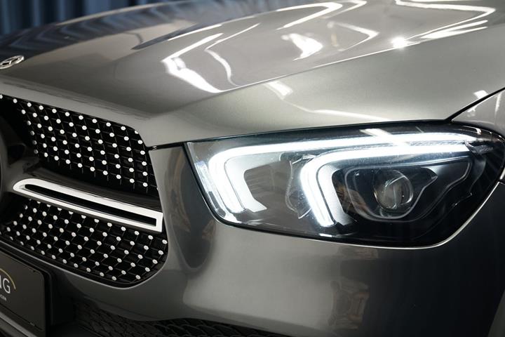 Grå Mercedes GLE350 de fra 2022
