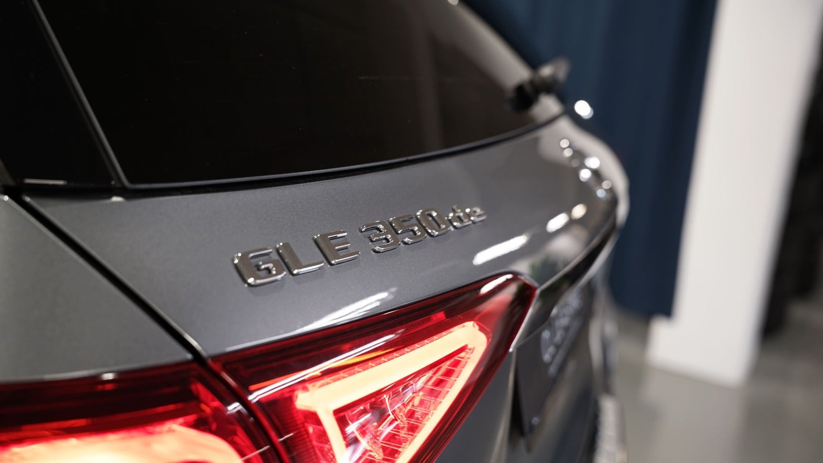 Grå Mercedes GLE350 de fra 2022