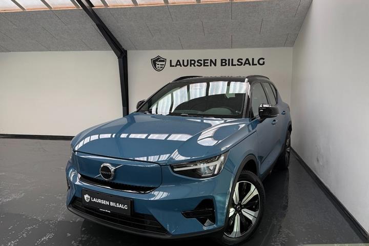 Blå Volvo XC40 fra 2023