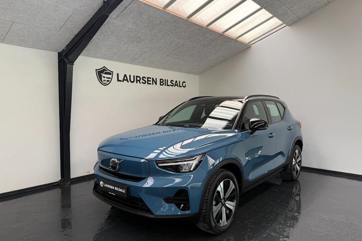 Blå Volvo XC40 fra 2023