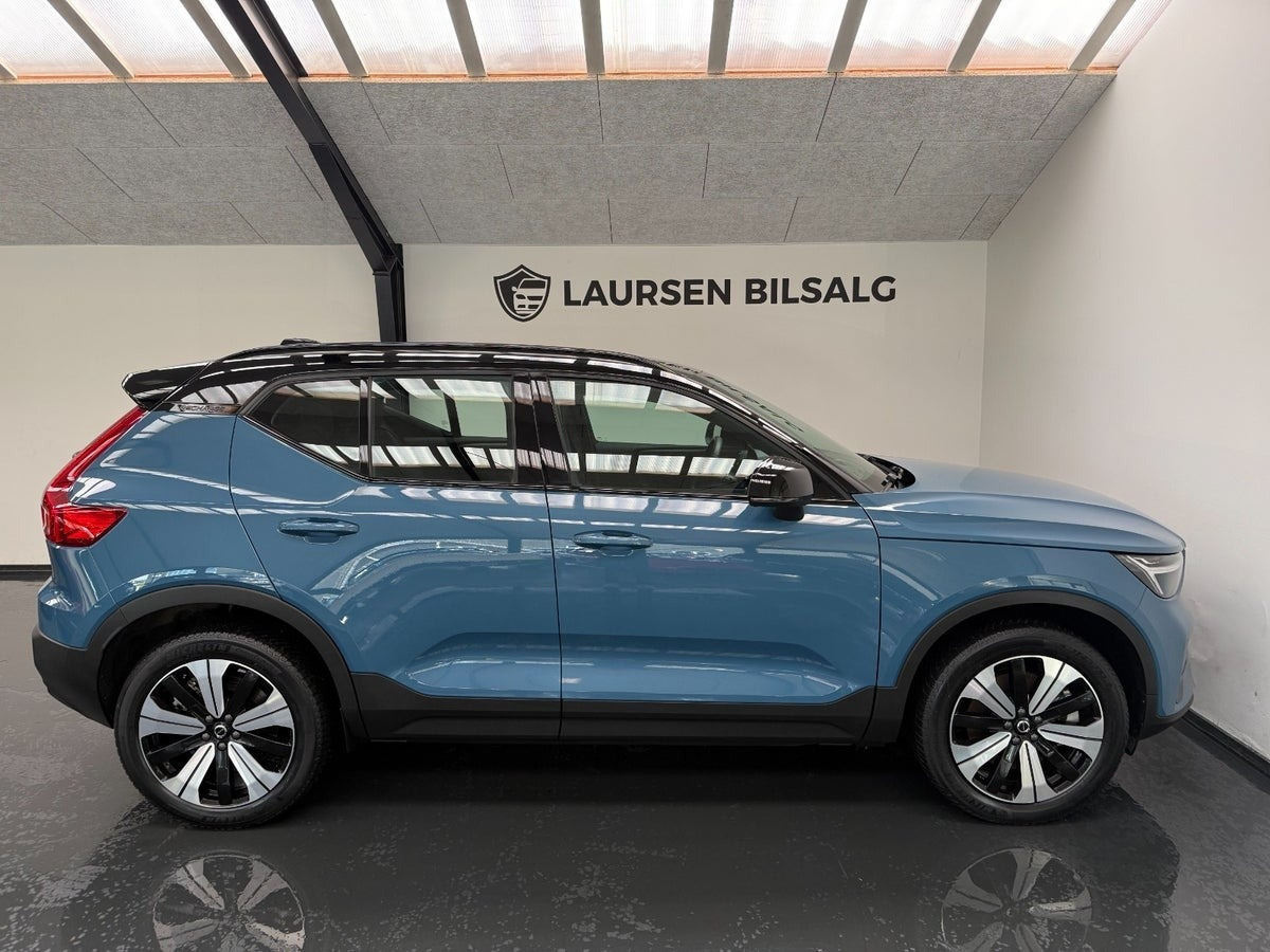 Blå Volvo XC40 fra 2023