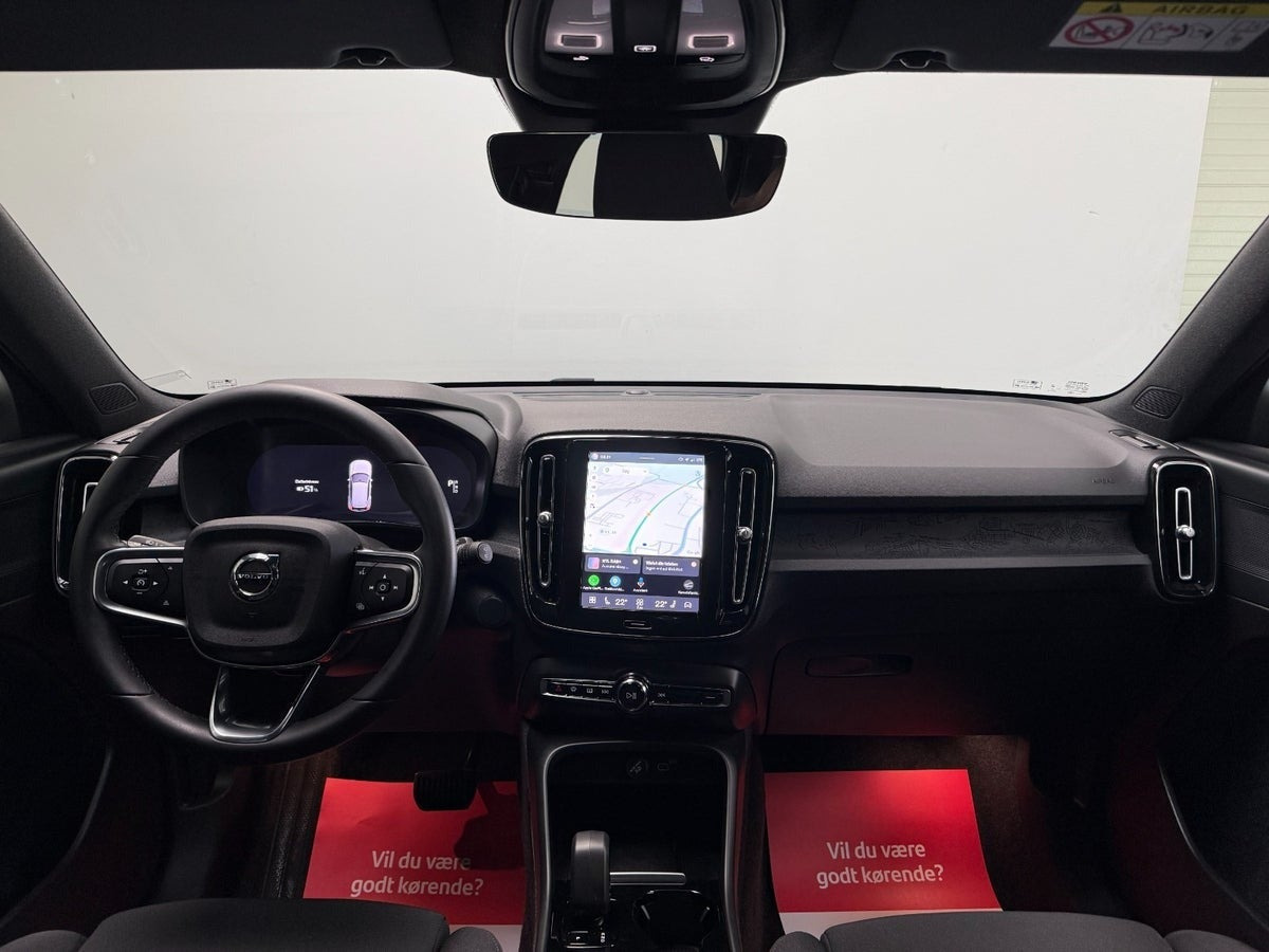 Blå Volvo XC40 fra 2023