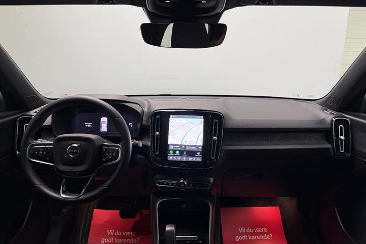 Blå Volvo XC40 fra 2023