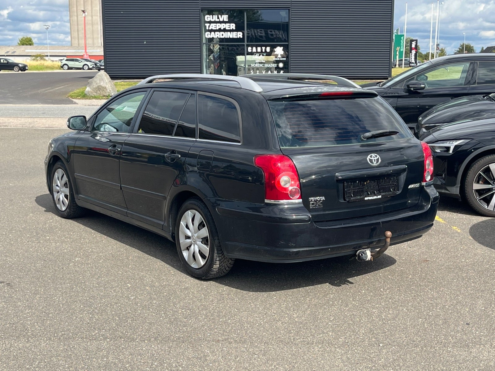 Sort Toyota Avensis fra 2007