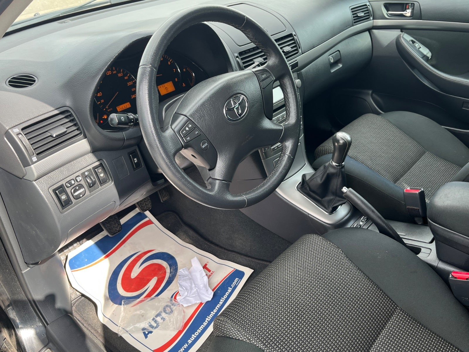Sort Toyota Avensis fra 2007