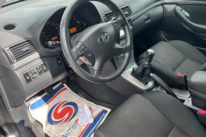 Sort Toyota Avensis fra 2007