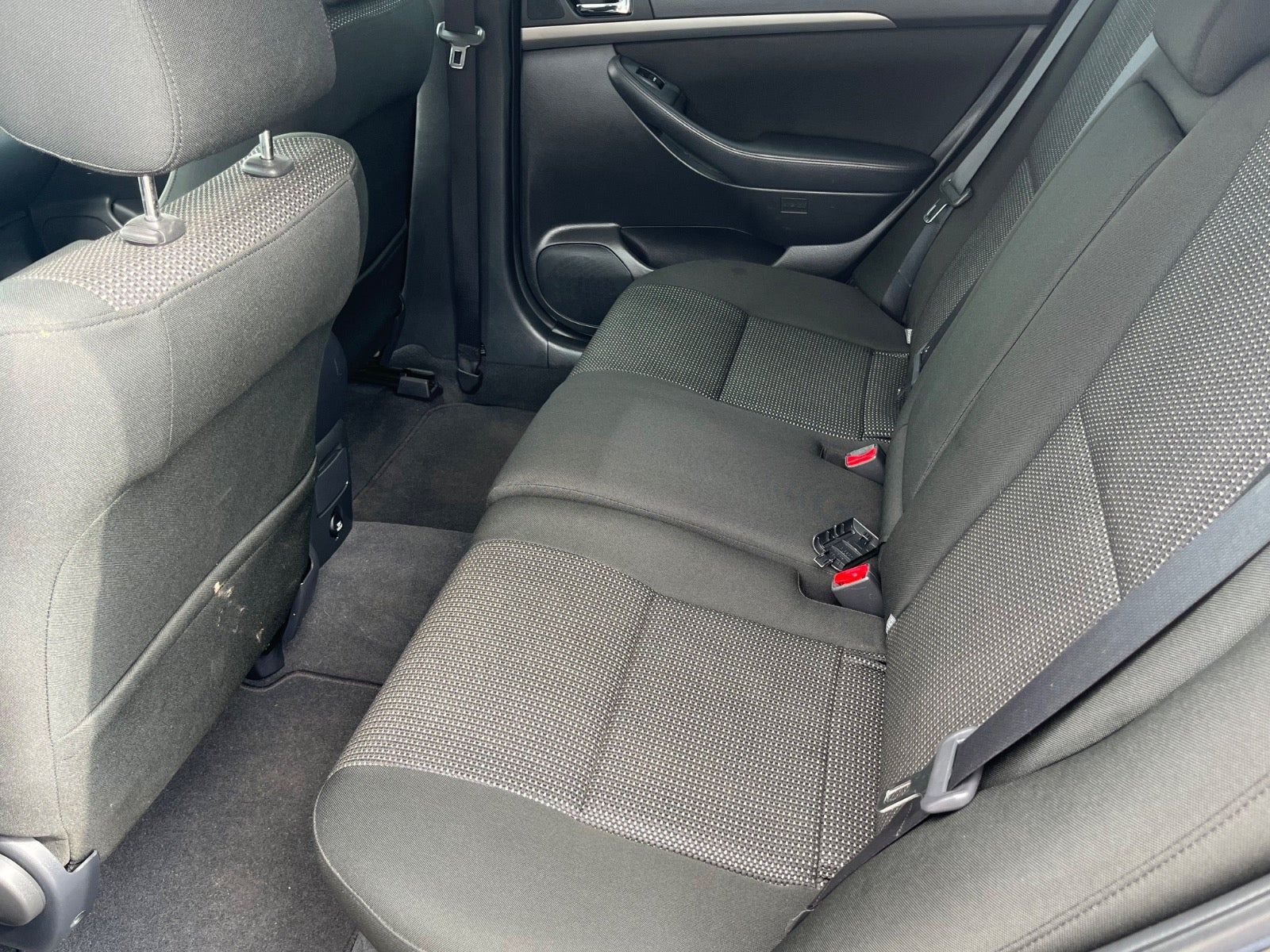 Sort Toyota Avensis fra 2007