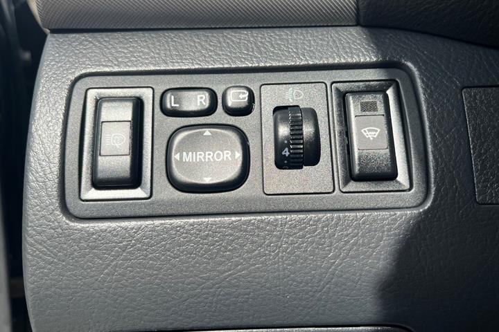 Sort Toyota Avensis fra 2007