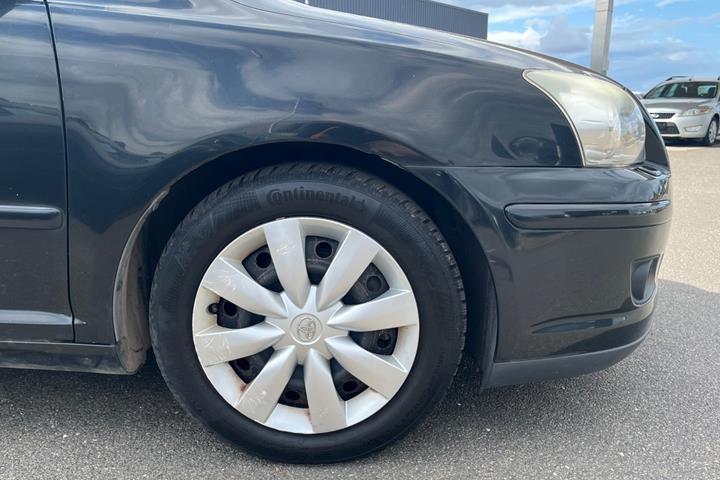 Sort Toyota Avensis fra 2007
