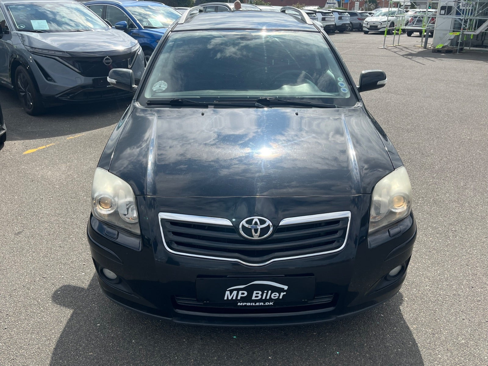 Sort Toyota Avensis fra 2007