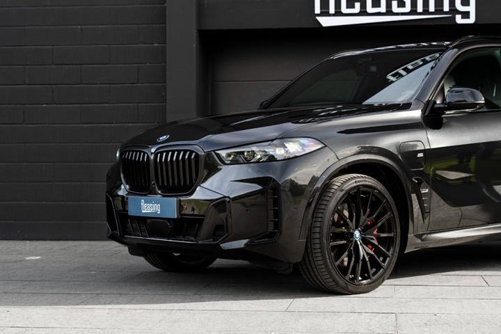 Sort BMW X5 fra 2023