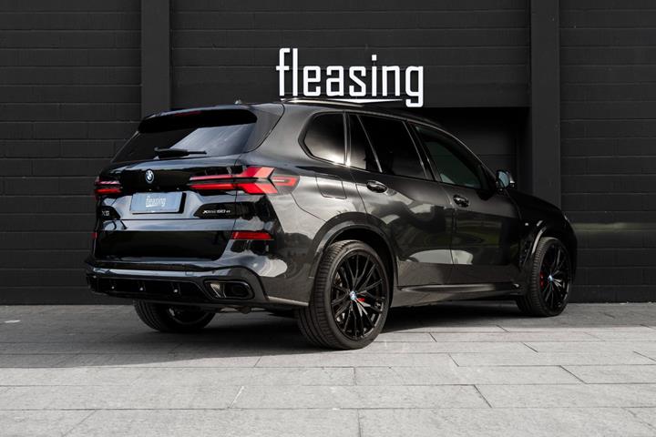 Sort BMW X5 fra 2023